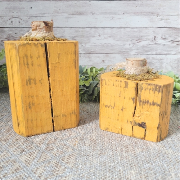 Rustic Wood Pumpkins in orange *set of 2* - Picture 4 of 4